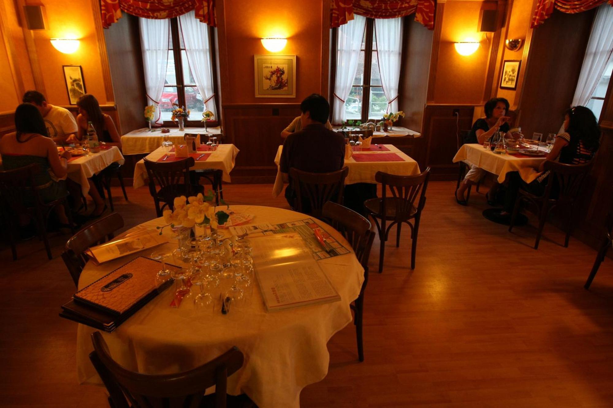 Hotel De L'Ours Vuiteboeuf Екстер'єр фото