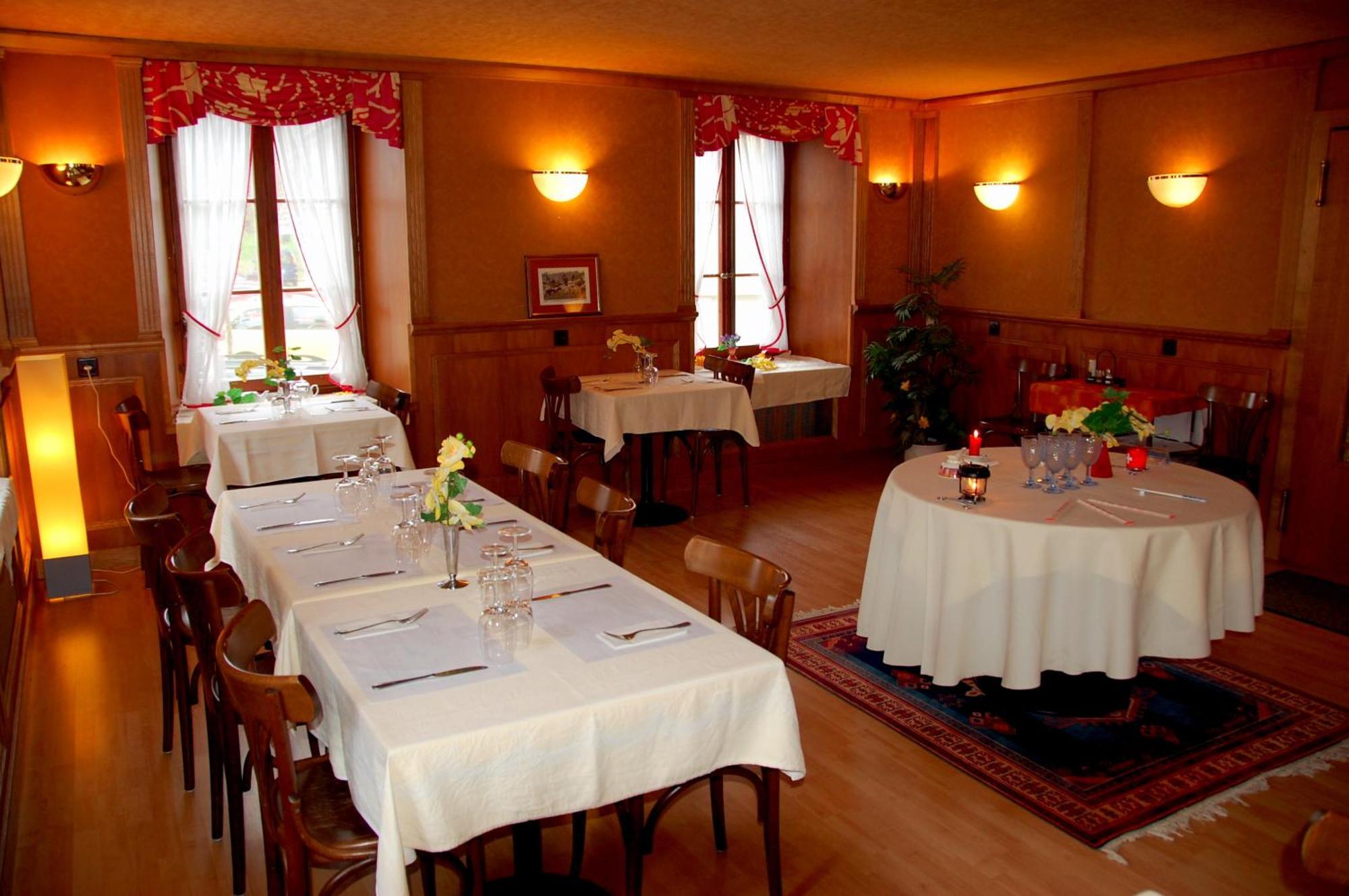 Hotel De L'Ours Vuiteboeuf Екстер'єр фото
