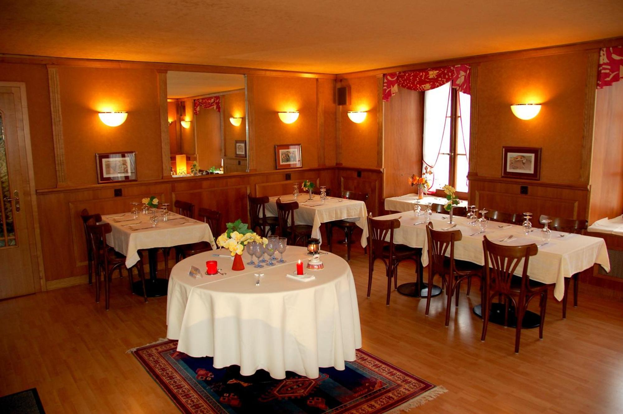 Hotel De L'Ours Vuiteboeuf Екстер'єр фото