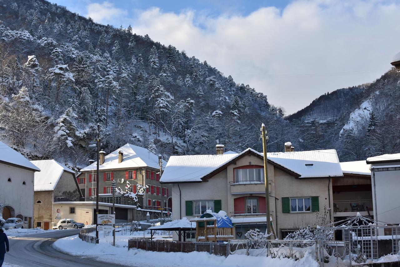 Hotel De L'Ours Vuiteboeuf Екстер'єр фото