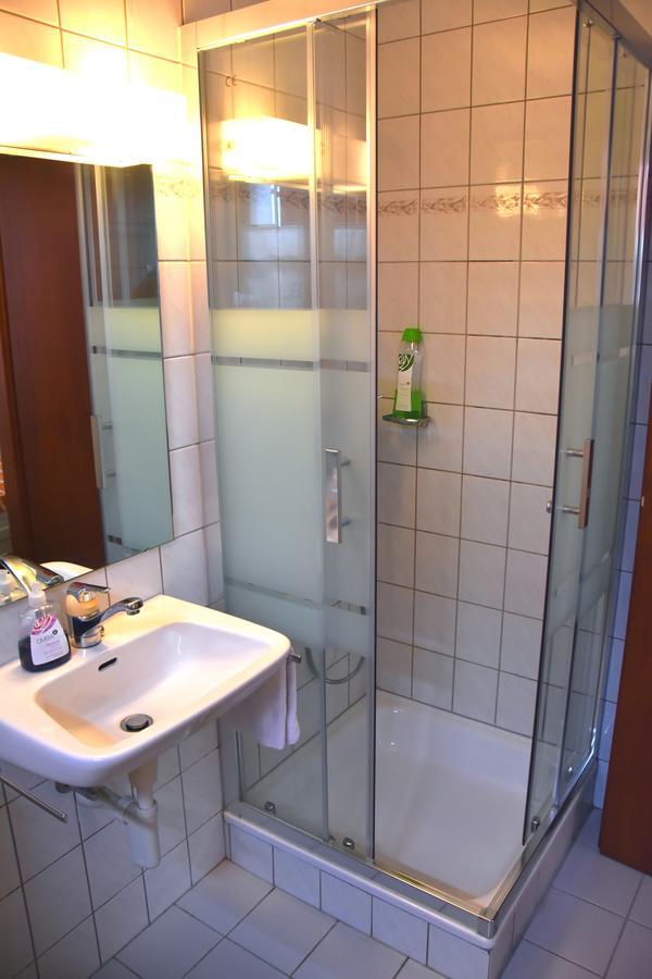 Hotel De L'Ours Vuiteboeuf Екстер'єр фото
